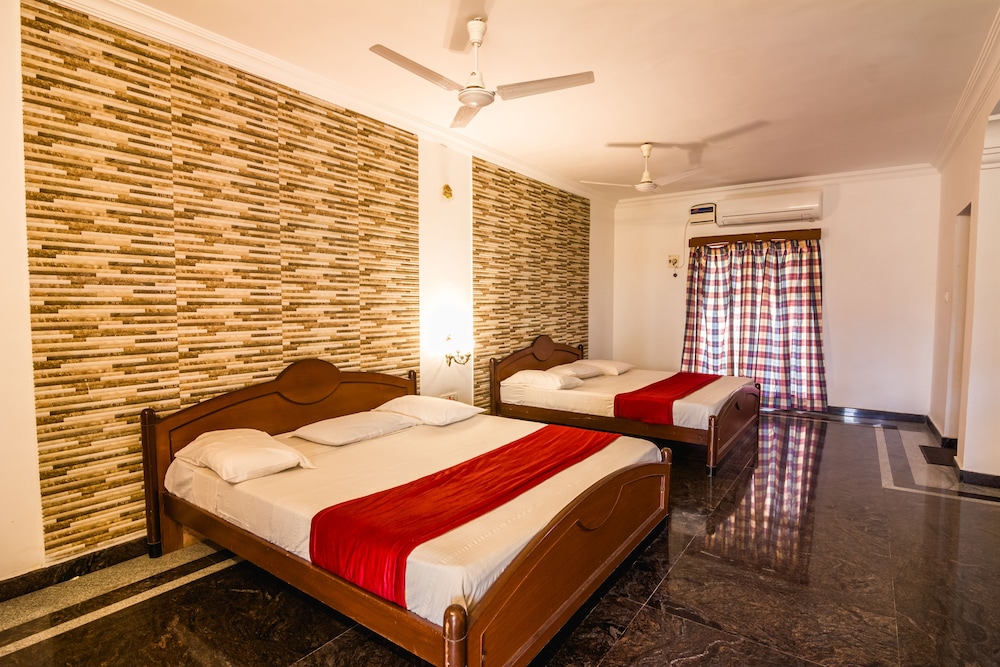 Luxe Pool View Ac Room photo 2