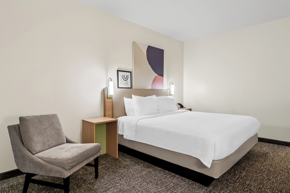 Room, 1 King Bed - Photo 4