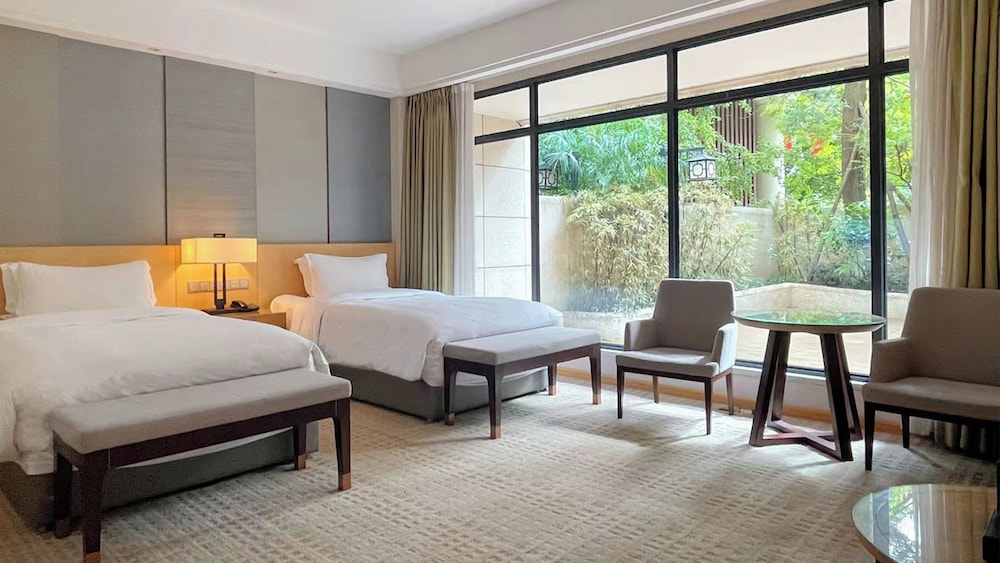 Classic Room, 2 Double Beds, Courtyard View