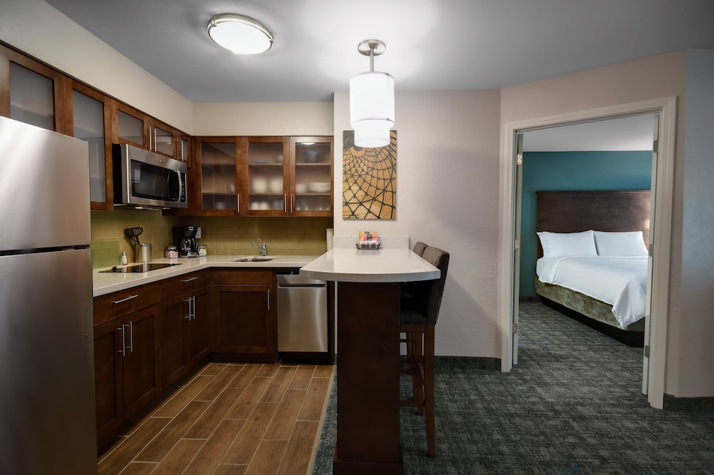 Suite, 1 Bedroom, Accessible, Kitchen (Communication Accessible) - Photo 5