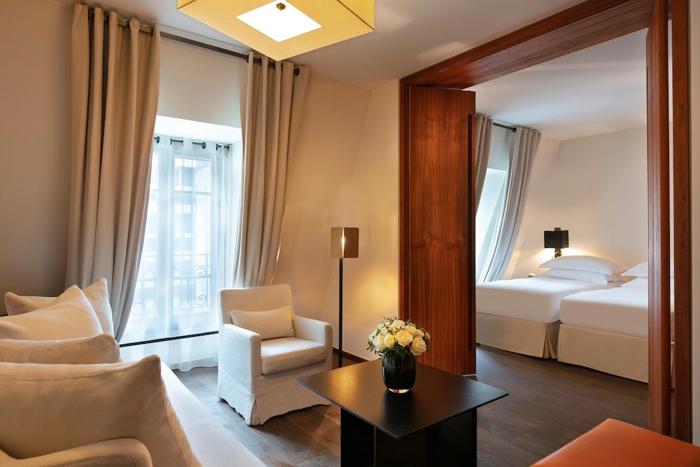 Deluxe Suite, 1 King Bed