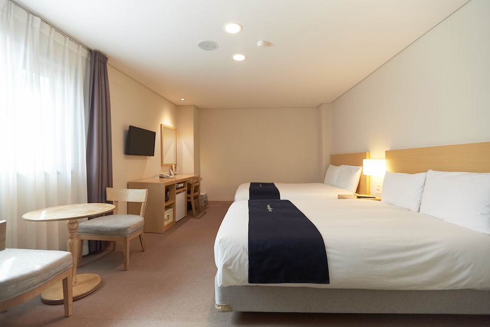 Family Twin Room (Deluxe) photo 3
