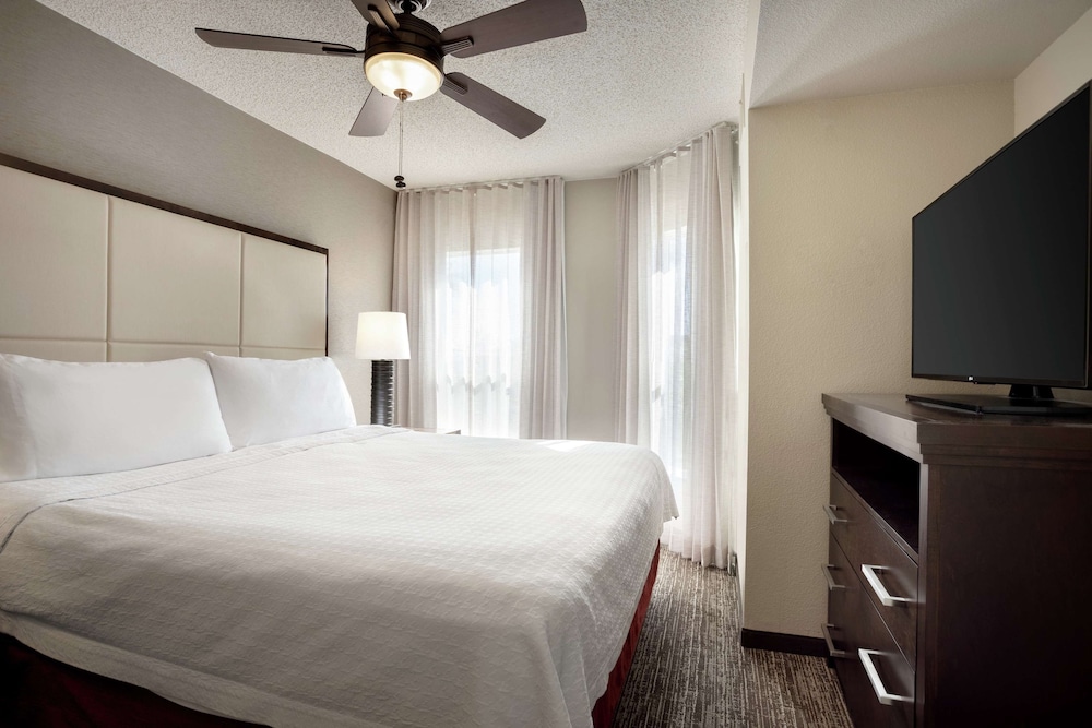 Suite, 1 Bedroom - Photo 2