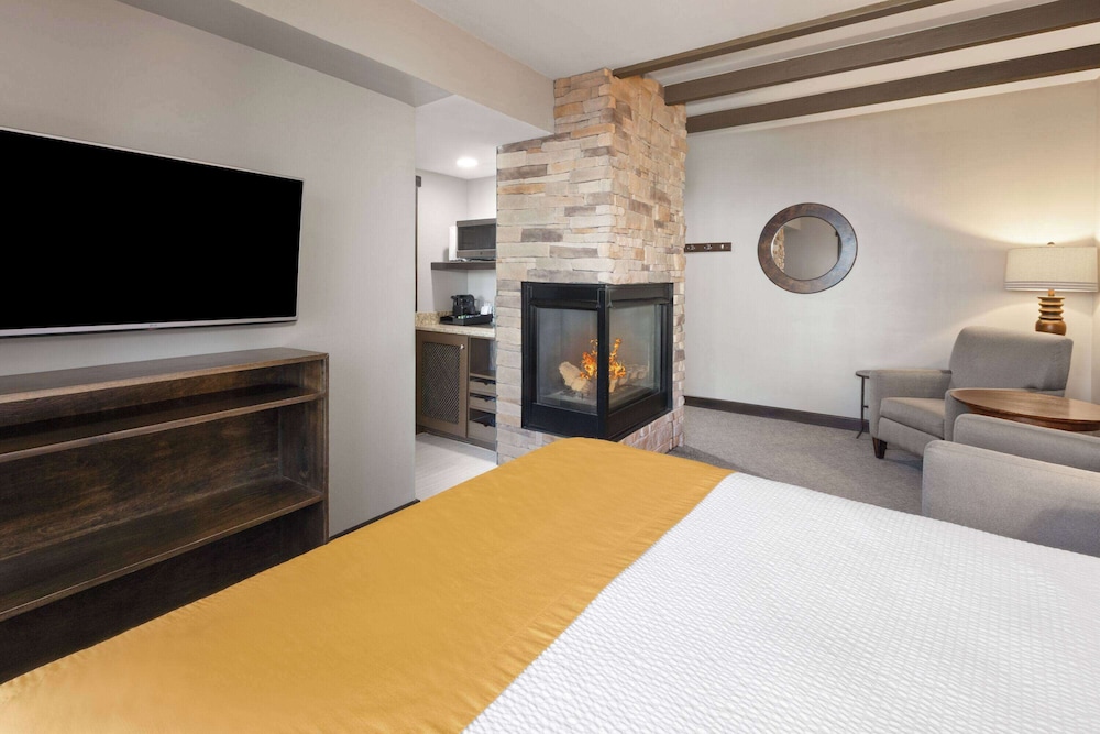 Studio, 1 Queen Bed, Non Smoking (Inn, Dog-friendly) - Photo 2