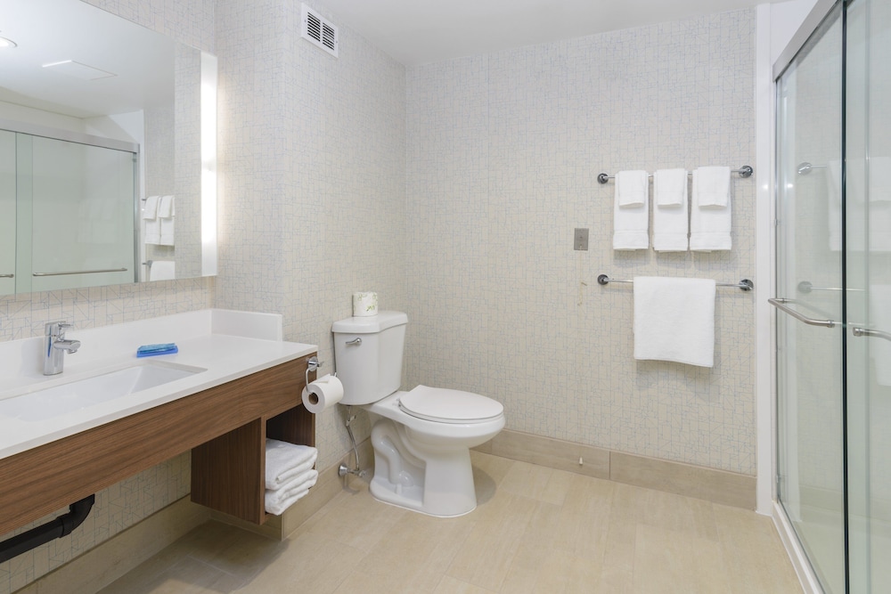 Standard Room, 1 King Bed, Accessible (Communications) - Photo 10