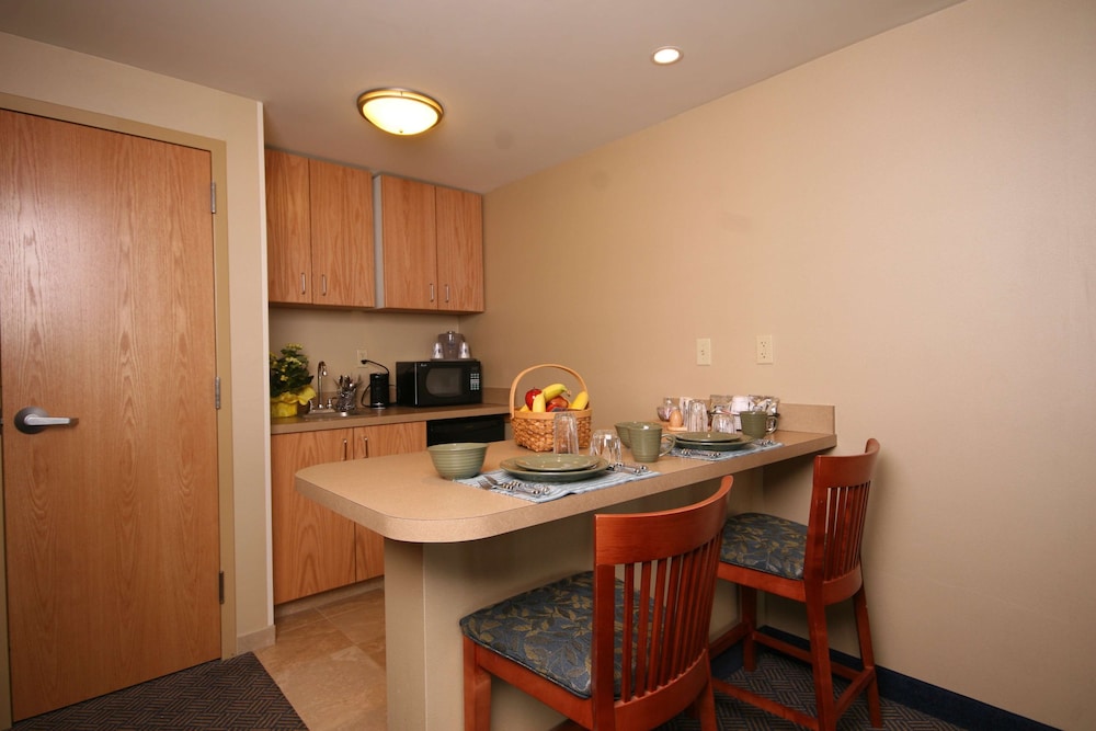 Suite, 1 King Bed, Jetted Tub - Photo 7