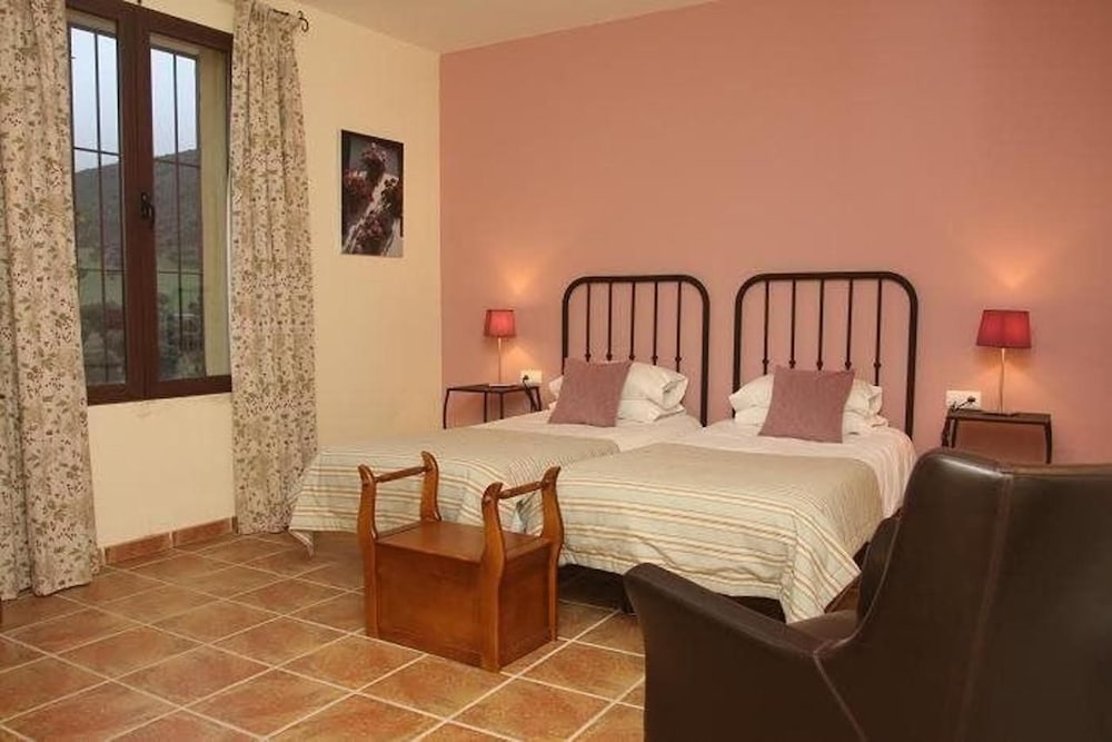 Double Or Twin Room, Non Smoking, Mountain View photo 2