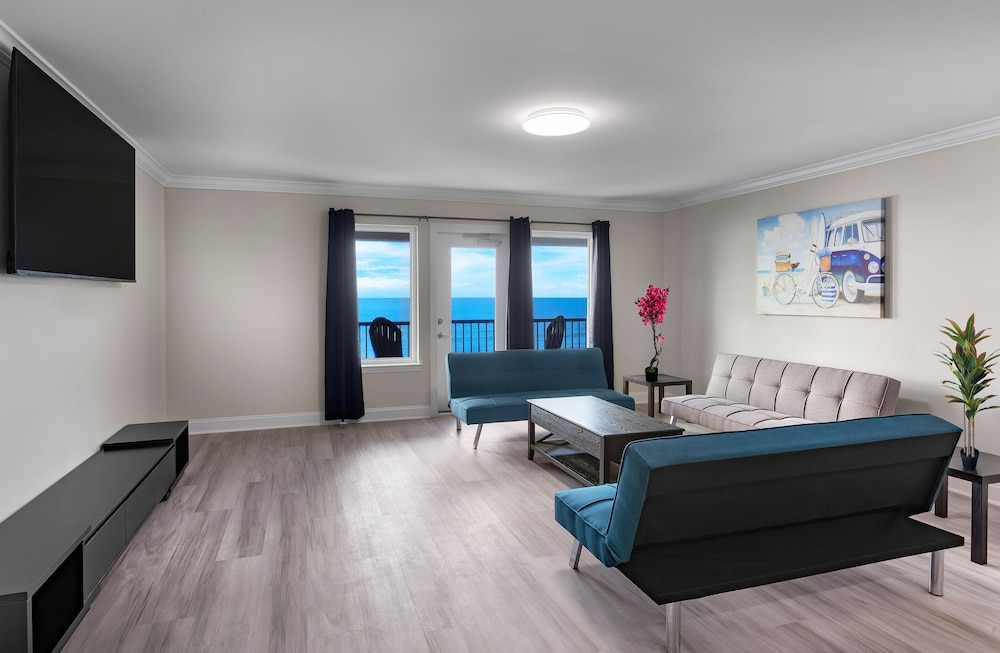 Condo, 3 Bedrooms, Sea View