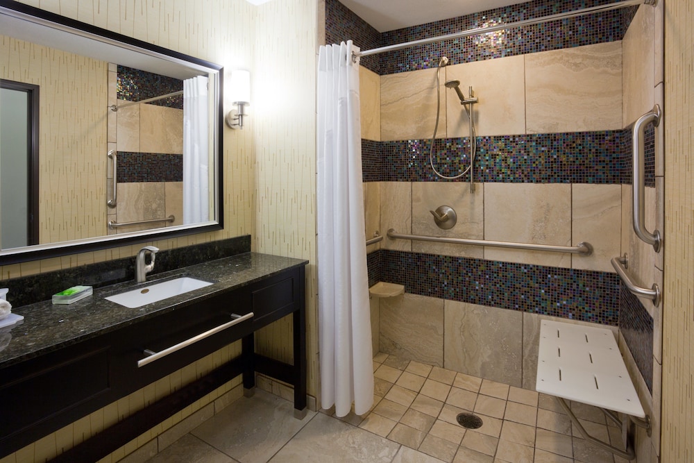 Standard Room, 1 King Bed, Accessible (Communications Accessible)