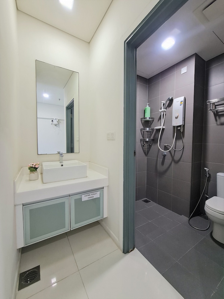 Standard Room, 2 Twin Beds - Photo 32