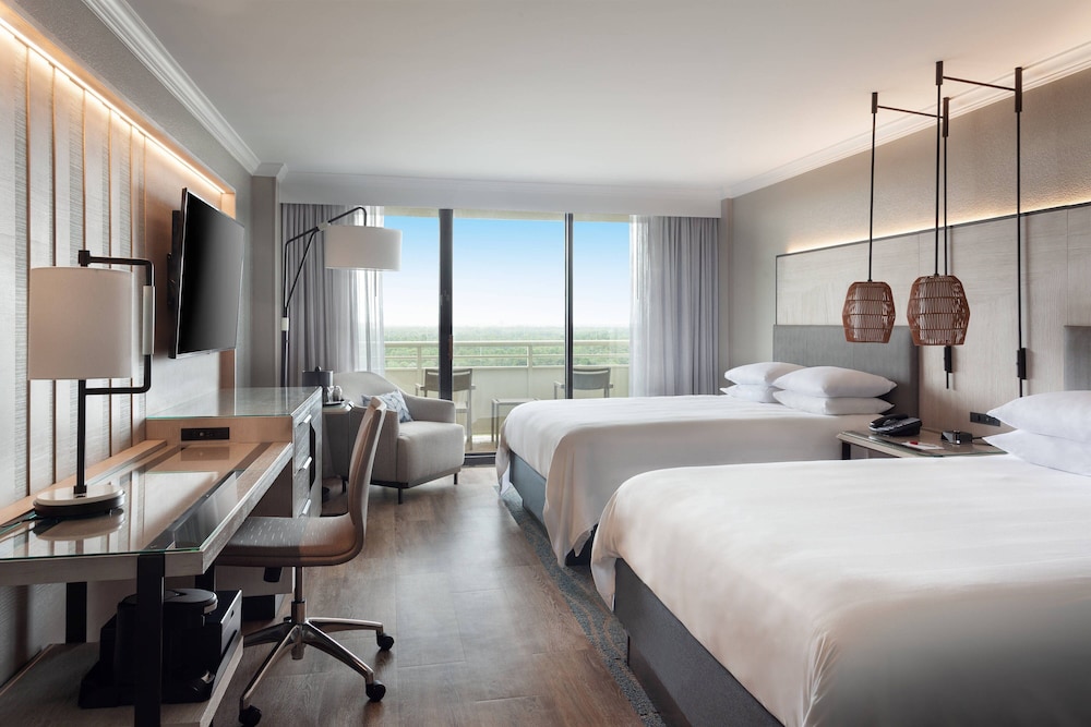 Room, 2 Queen Beds, Balcony, Pool View
