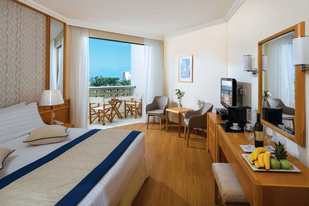Family Room, 2 Bedrooms, Connecting Rooms, Partial Sea View