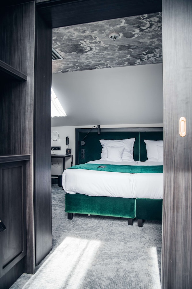Suite, 1 King Bed, Non Smoking (Small Room;With Sofabed) photo 3