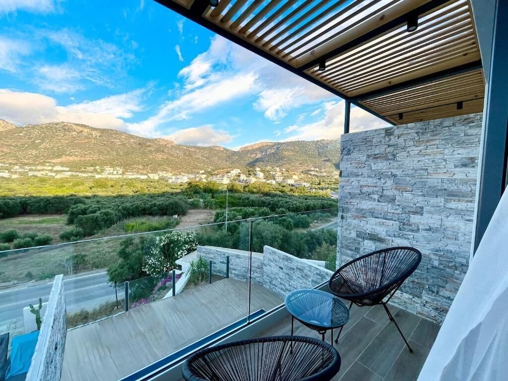 Deluxe Apartment, 1 Bedroom, Balcony, Sea View thumbnail 5