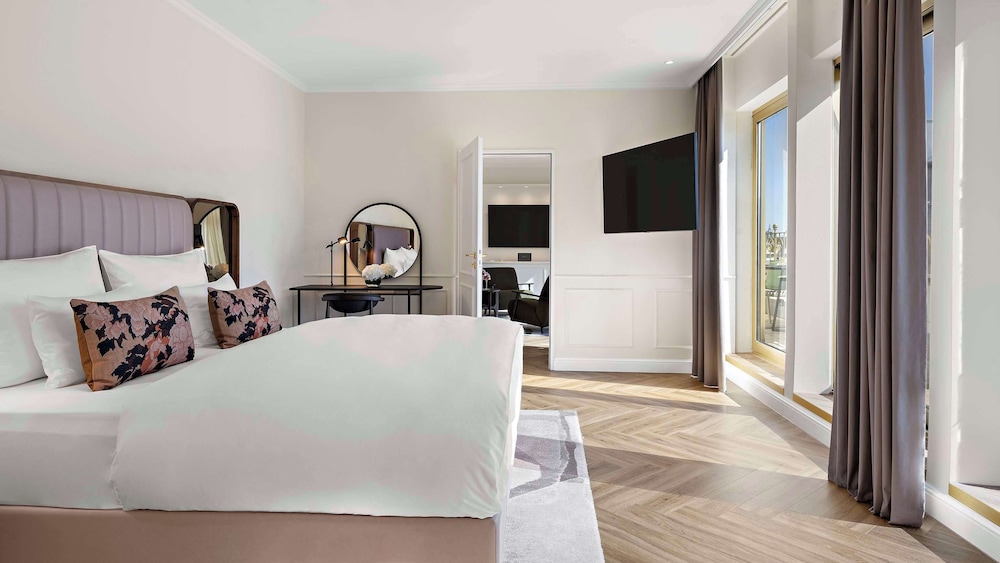 Superior Suite, Balcony, City View