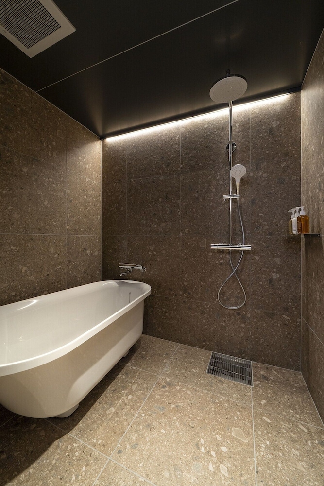Penthouse Room - Photo 15