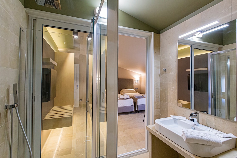 Classic Double or Twin Room - Photo 3