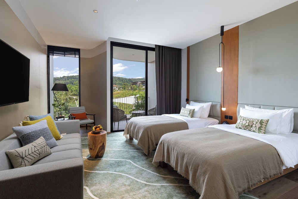 Luxe Pool View Twin bed - Photo 5