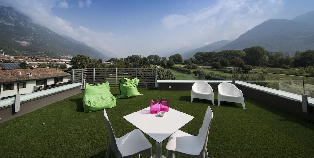 Luxury Double Room, 1 Queen Bed, Non Smoking, Mountain View photo 2