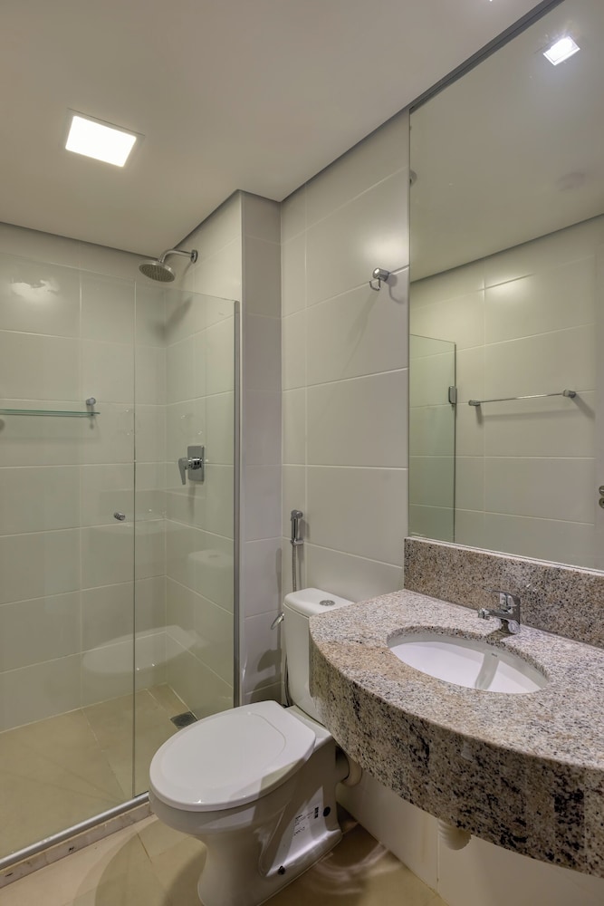 Deluxe Double Room thumbnail 6