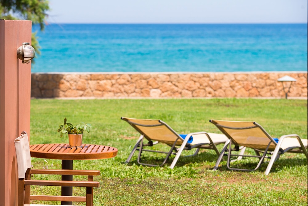 Superior Bungalow, Sea Facing photo 3
