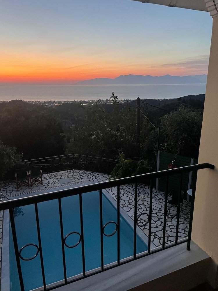 Family Villa, 3 Bedrooms, Mountain View