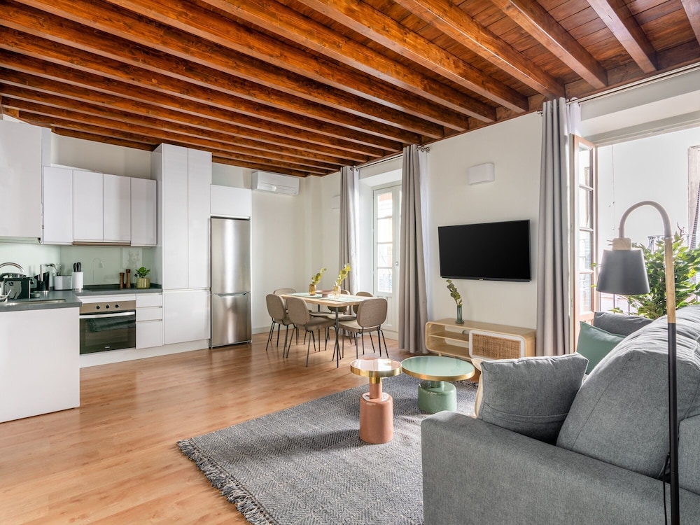 Two-Bedroom Apartment with Balcony - Photo 5