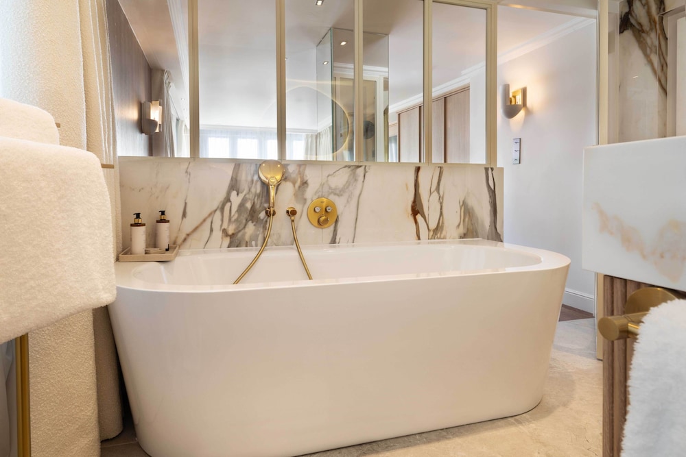 Signature Suite