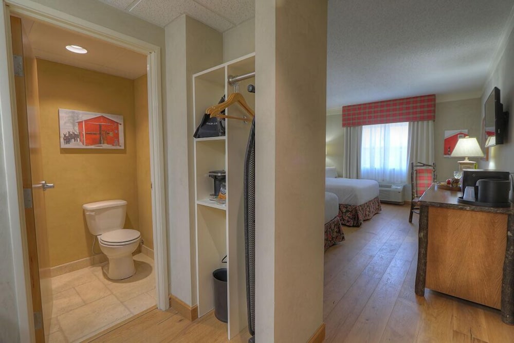 Room, 2 Queen Beds, Non Smoking photo 1