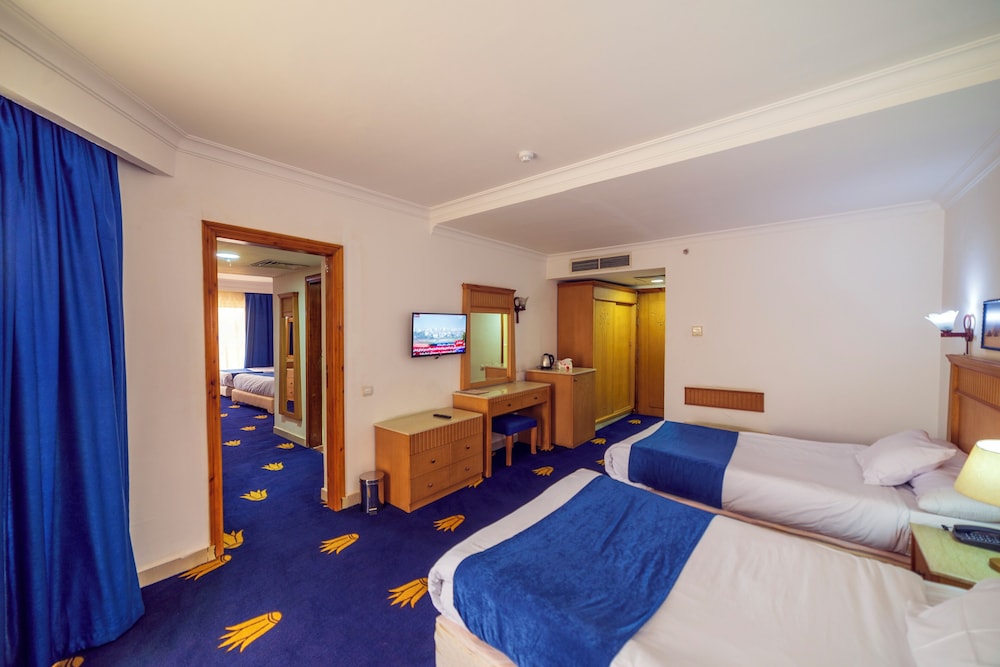 Family Suite Pyramids View