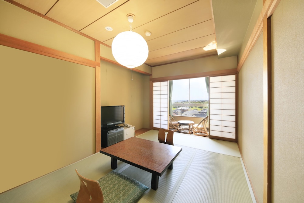 [Non-Smoking] Run of the House Room (13sqm)