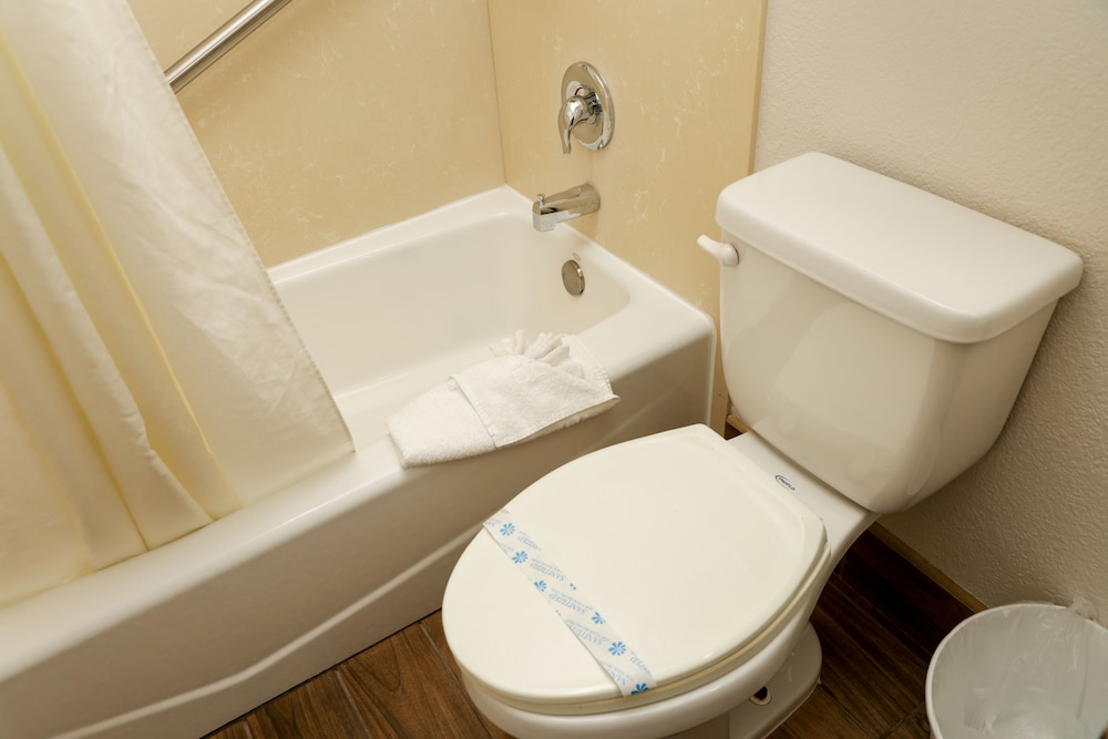 Standard Room, 2 Queen Beds, Ocean View - Photo 8