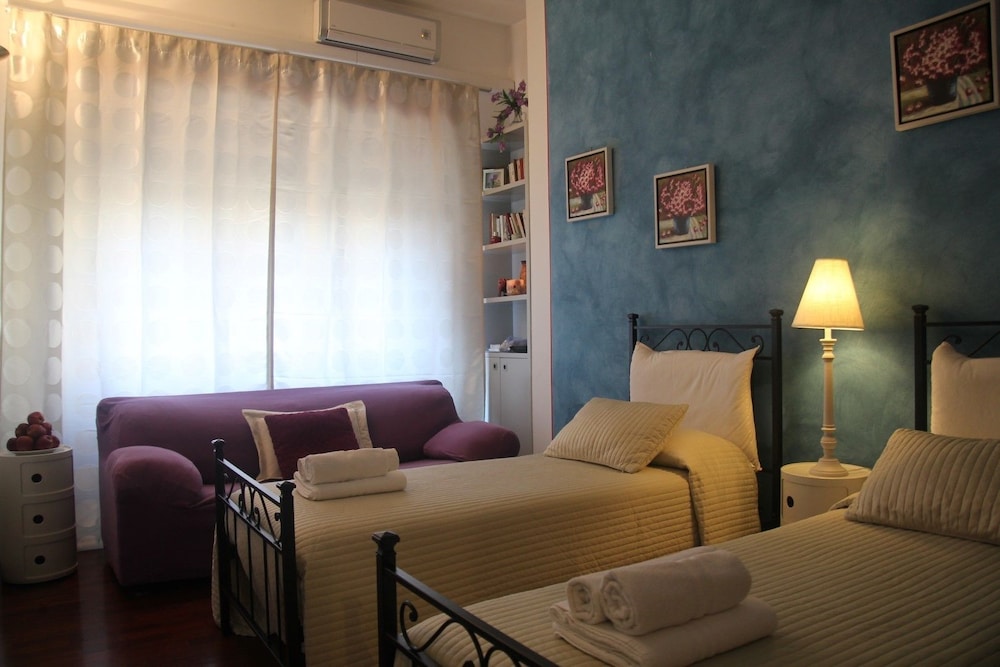 Standard Twin Room (Private External Bathroom) photo 1