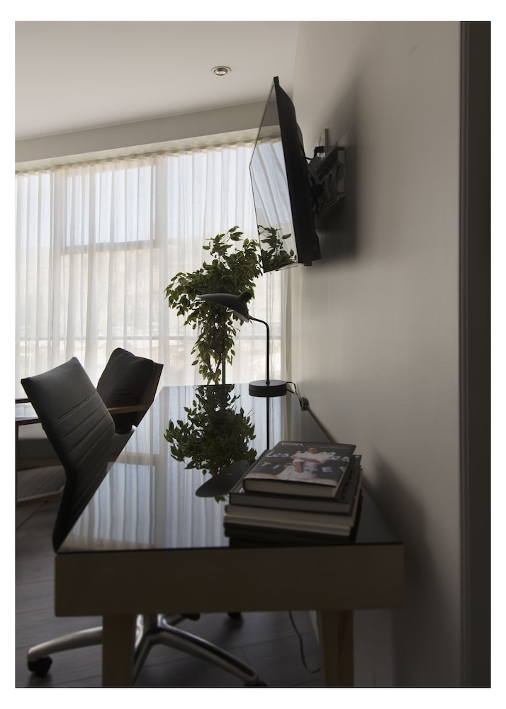 Suite, 2 Bedrooms photo 2