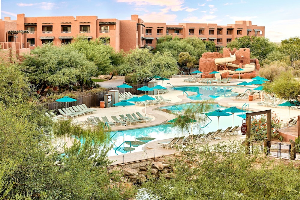 Deluxe Room, 1 King Bed, Non Smoking, Pool View