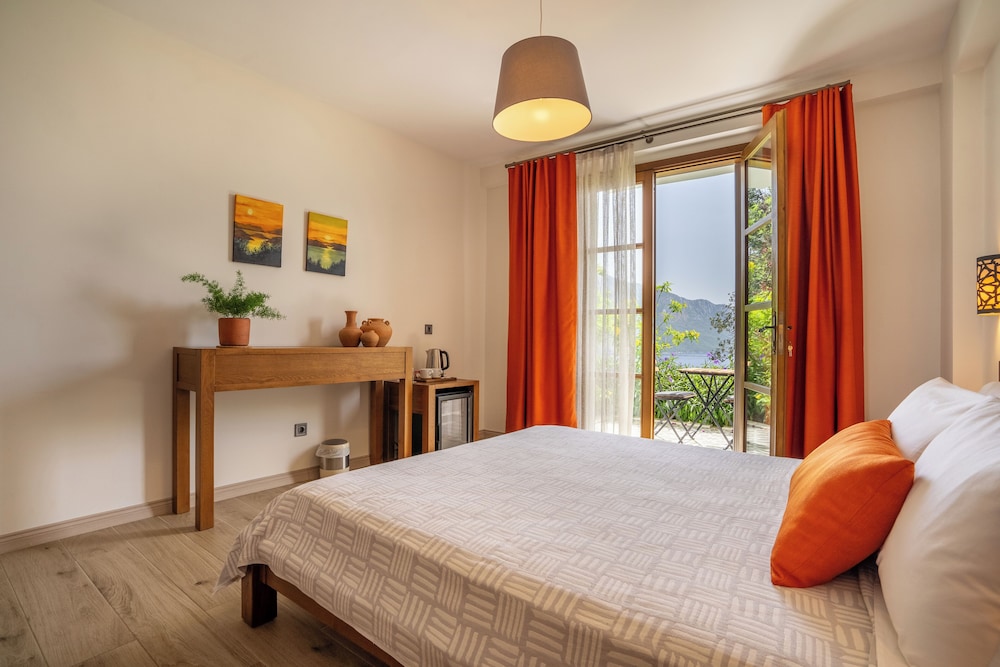 Superior Double Room, Terrace, Garden View