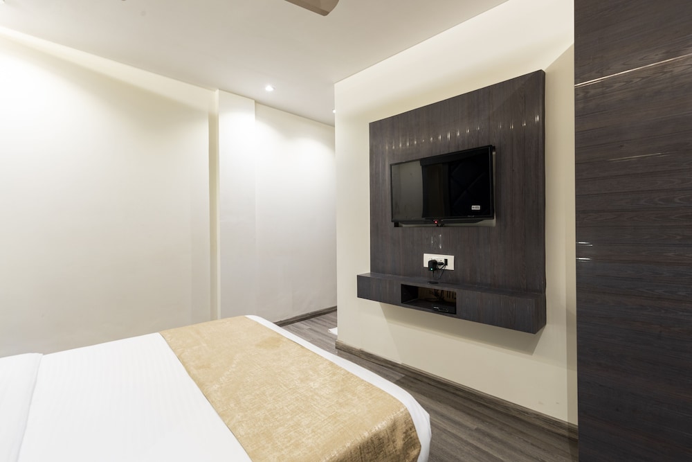 Deluxe Room - Photo 6