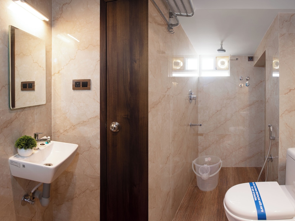 Executive Twin Room - Photo 9