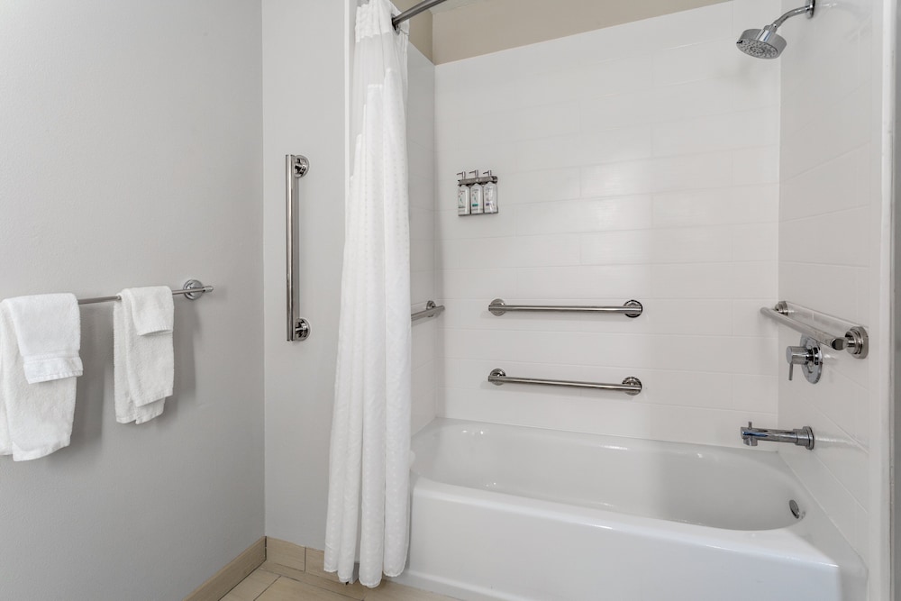 Suite, 1 King Bed, Accessible (Accessible Tub) - Photo 3