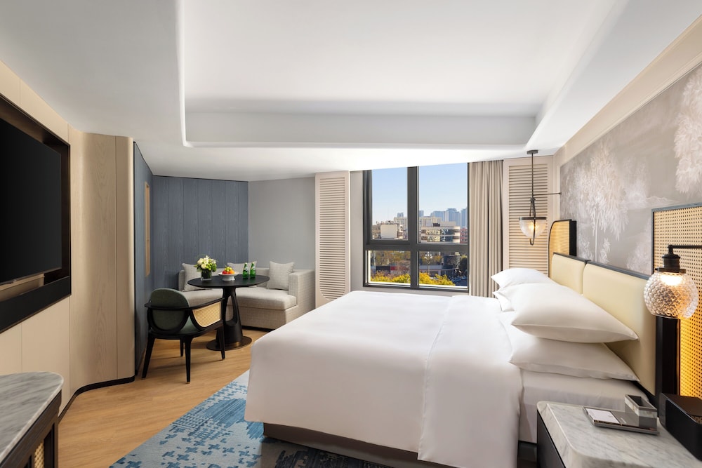 Classic Double Room, 1 Queen Bed, Private Bathroom, City View