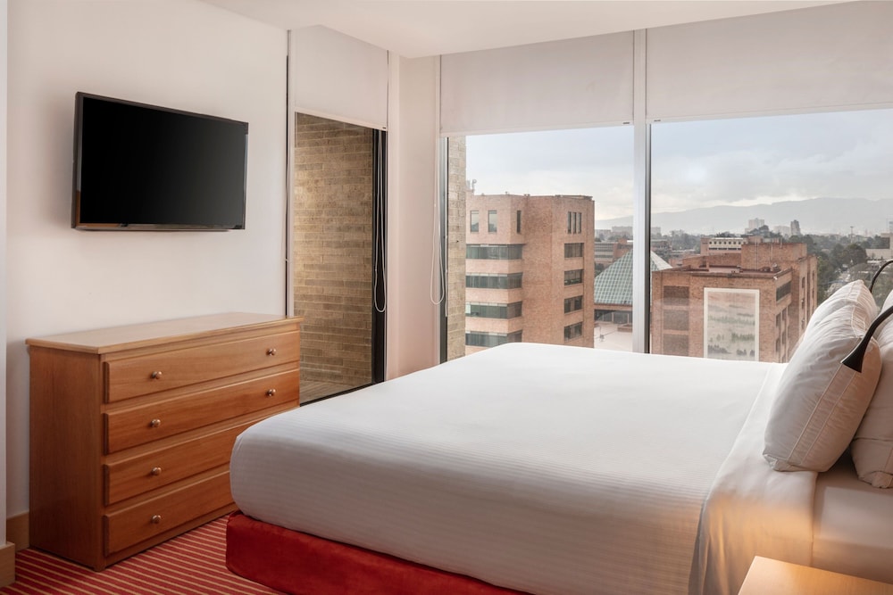 Suite, 1 Bedroom - Photo 3