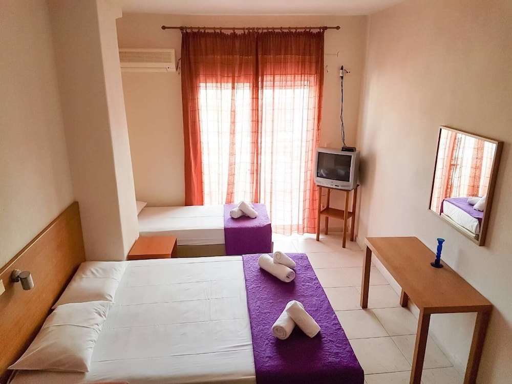 Studio (4 Adults)