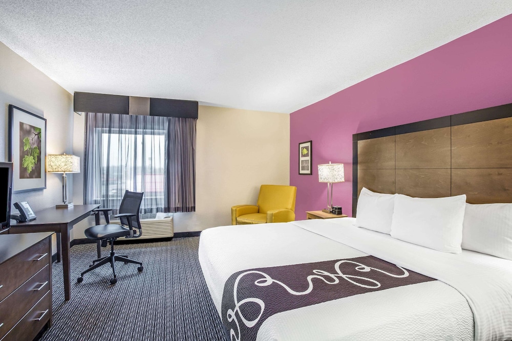 Room, 1 King Bed, Non Smoking - Photo 6