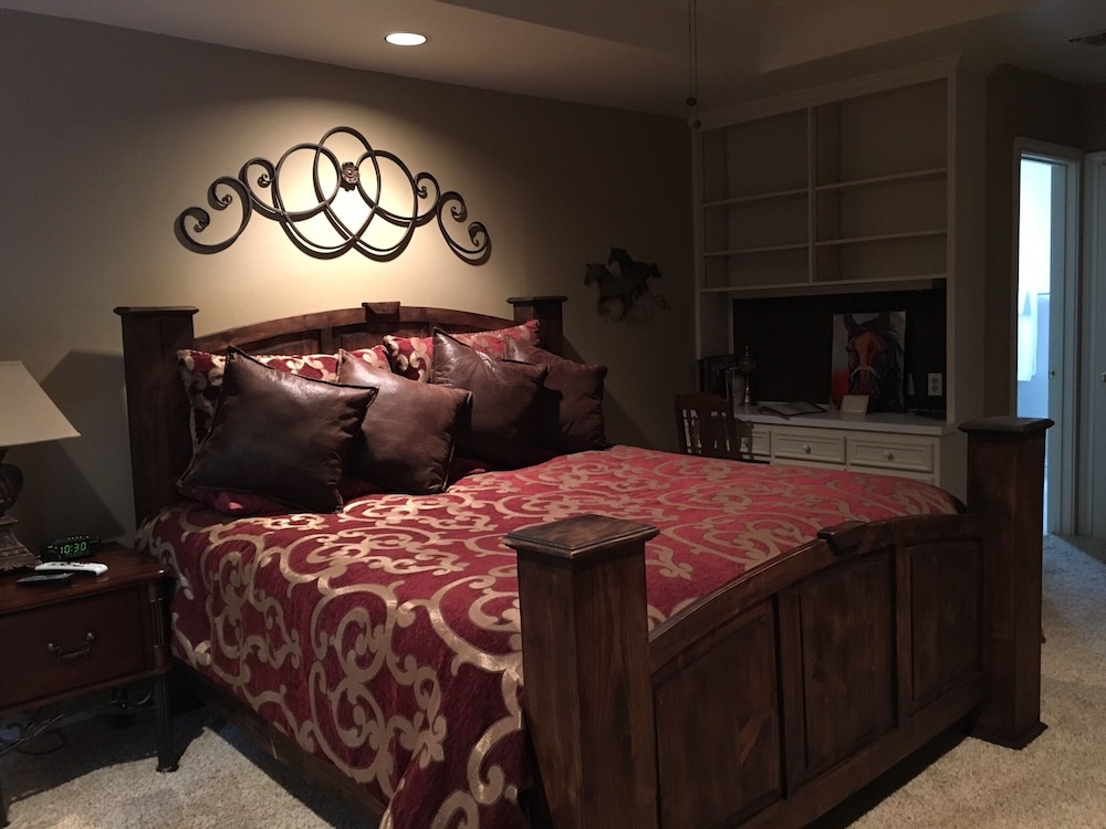 Luxury Double Room, Ensuite (The Mustang) photo 3