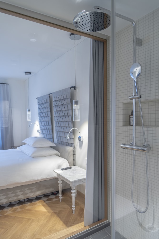 Double Room - Photo 8