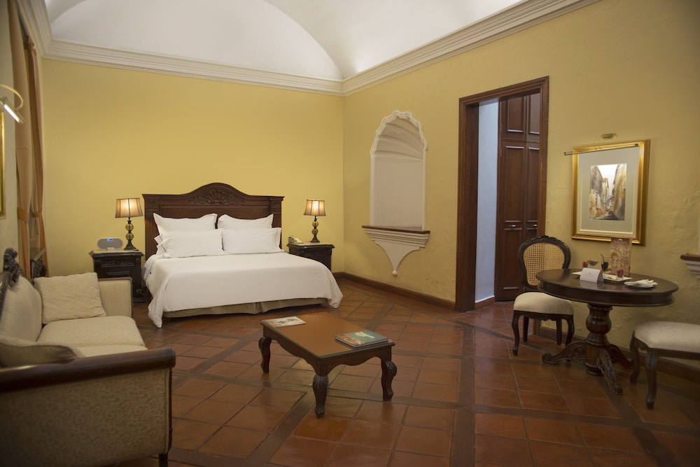Junior Suite, 1 King Bed photo 2
