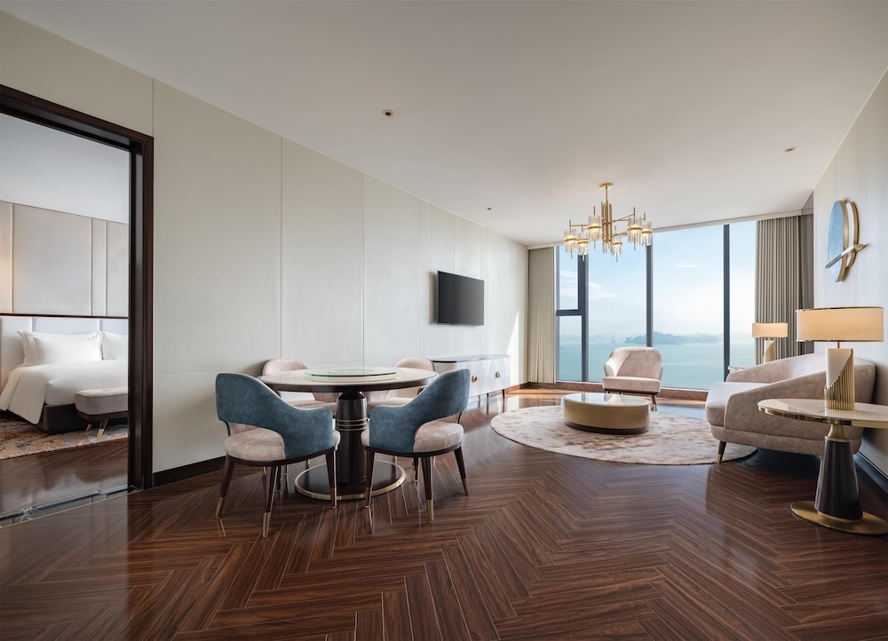 Suite, 1 Bedroom, Bay View - Photo 2