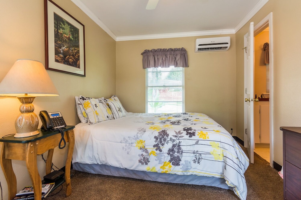 Standard Room (206-207) photo 1