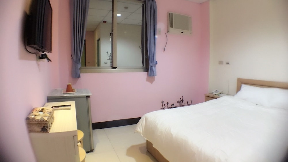 Basic Double Room, 1 Double Bed (305)