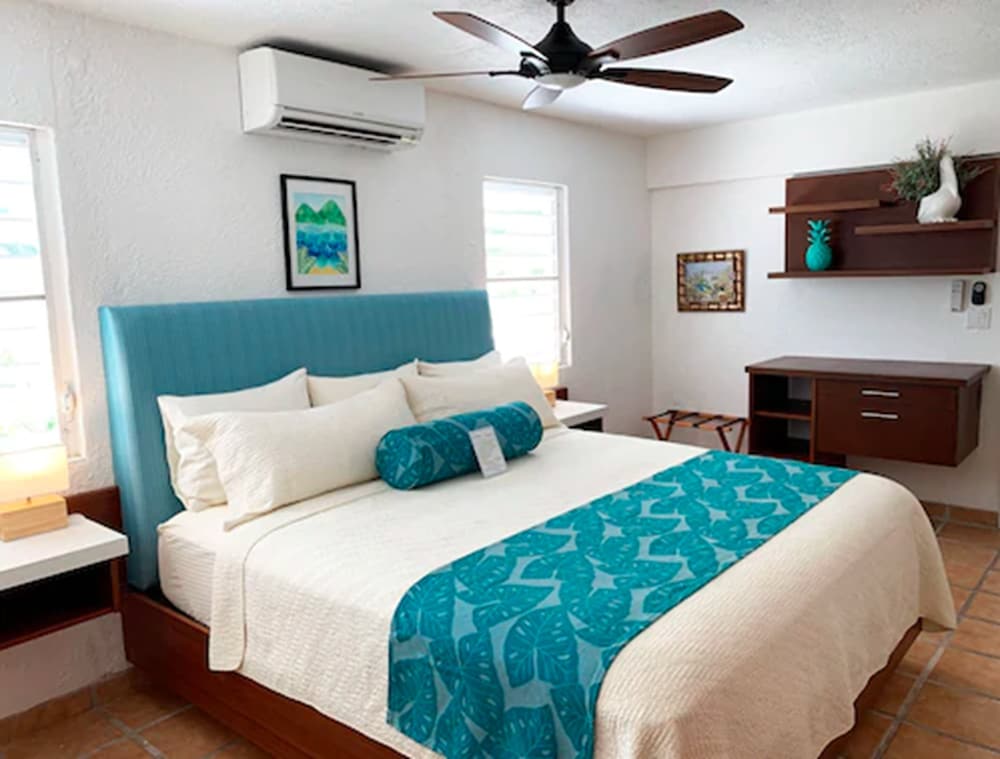 Superior Studio Suite, 1 King Bed photo 2